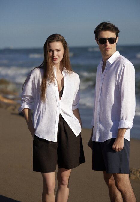 Najpiękniejsze stylizacje z lnianą koszulą damską – inspiracje do pracy i na co dzień