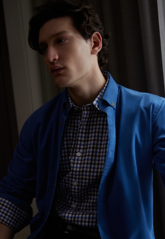 Tkaniny koszulowe - najpopularniejsze materiały oraz ich właściwości