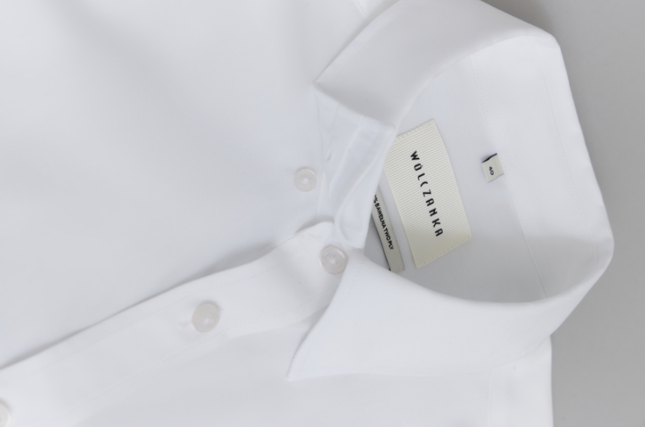 Zdjęcie detalu koszuli - fiszbina w kołnierzyku