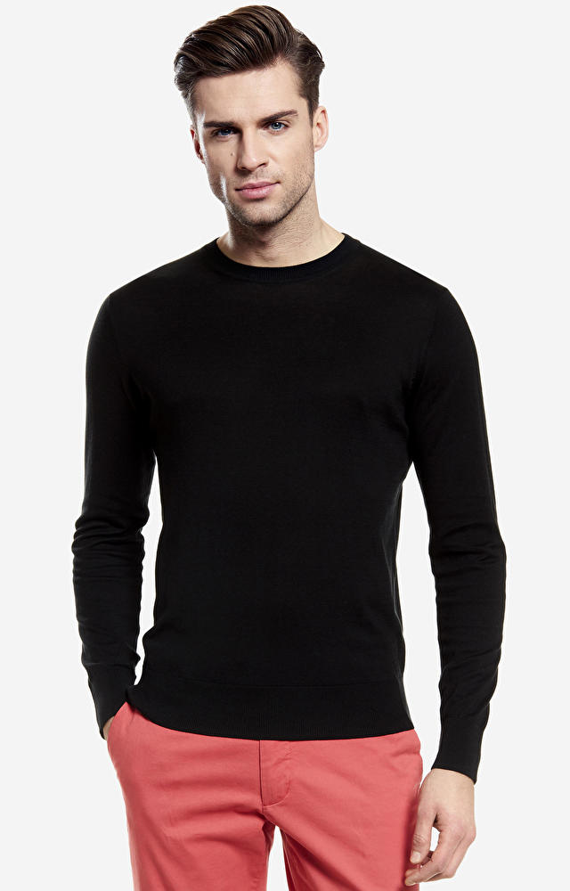 Czarny sweter