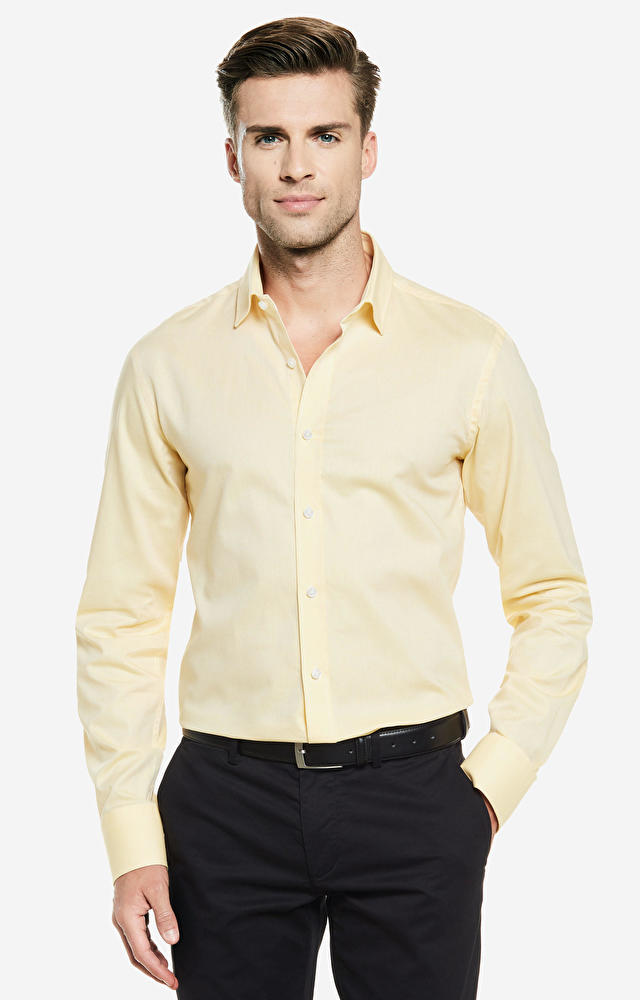 żółta koszula
