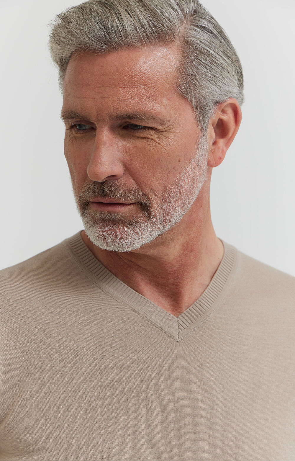 Sweter v-neck z wełny merino - 6
