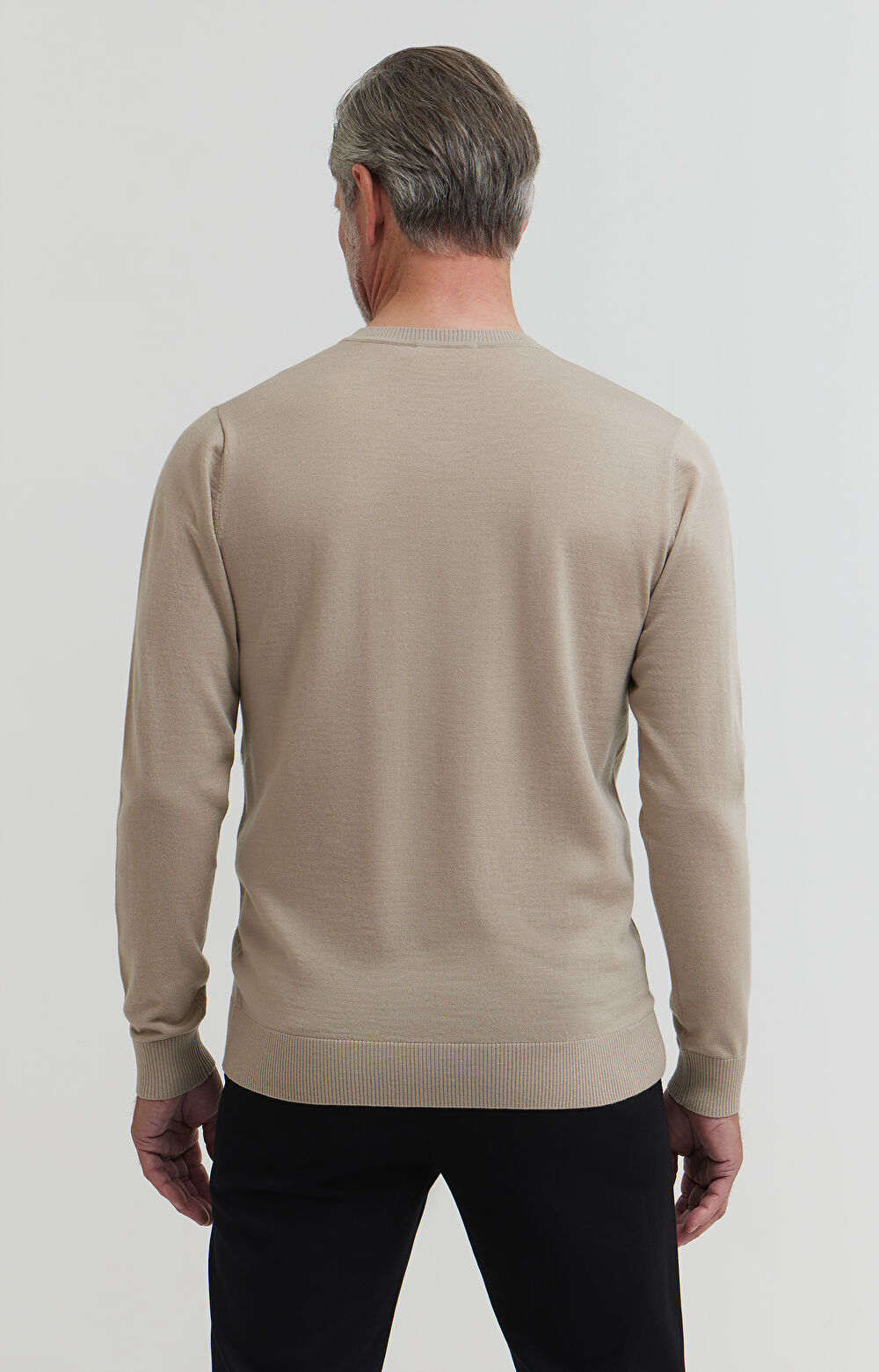 Sweter v-neck z wełny merino - 4