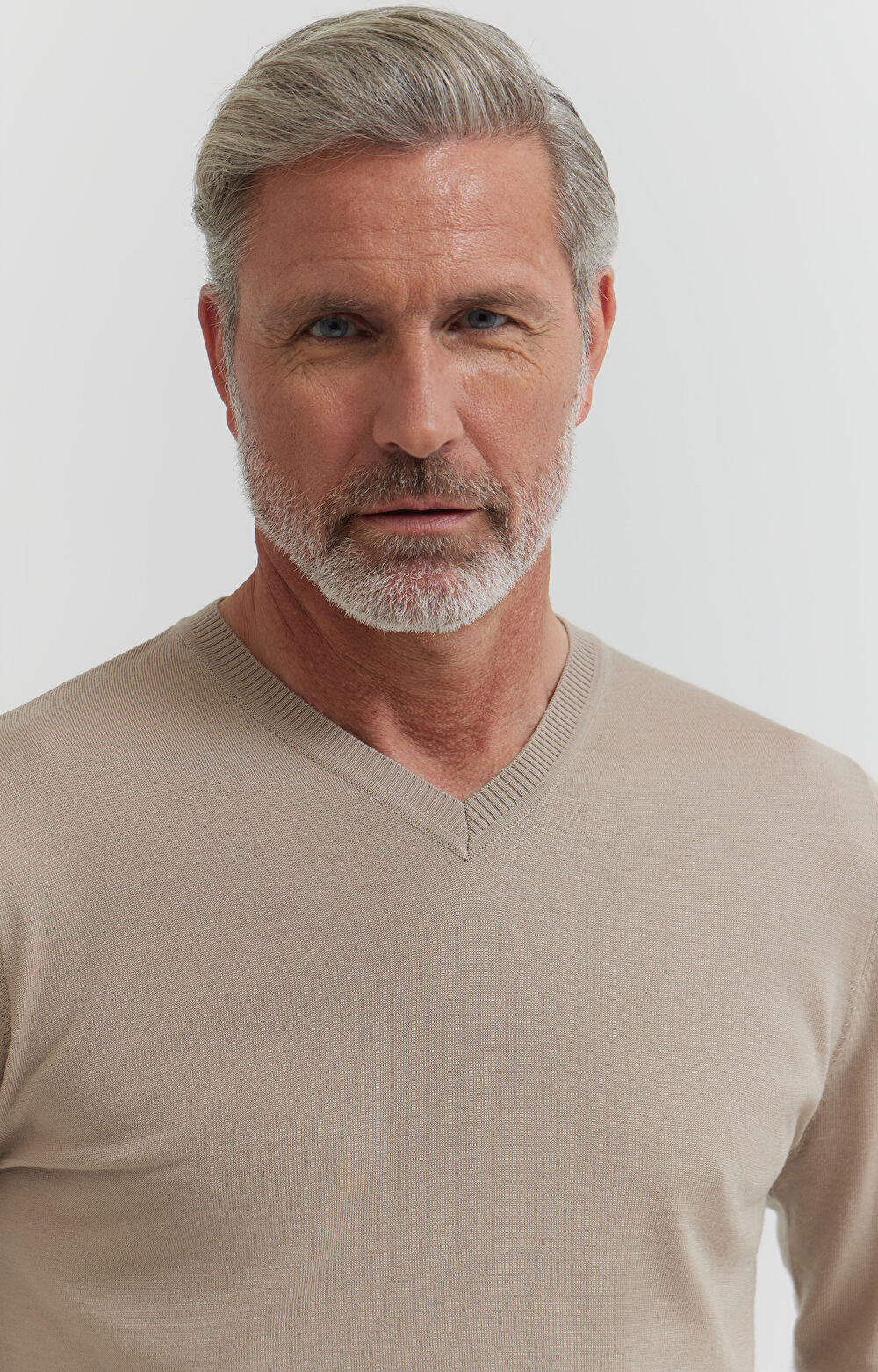 Sweter v-neck z wełny merino - 5