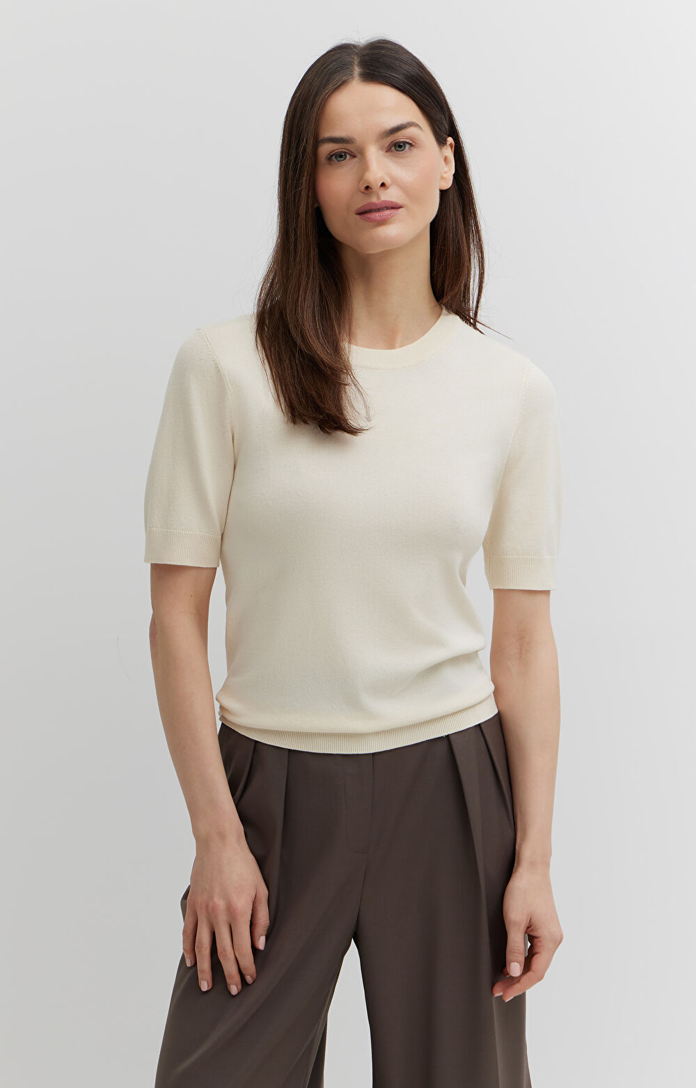 Gładki sweter z krótkim rękawem - 3