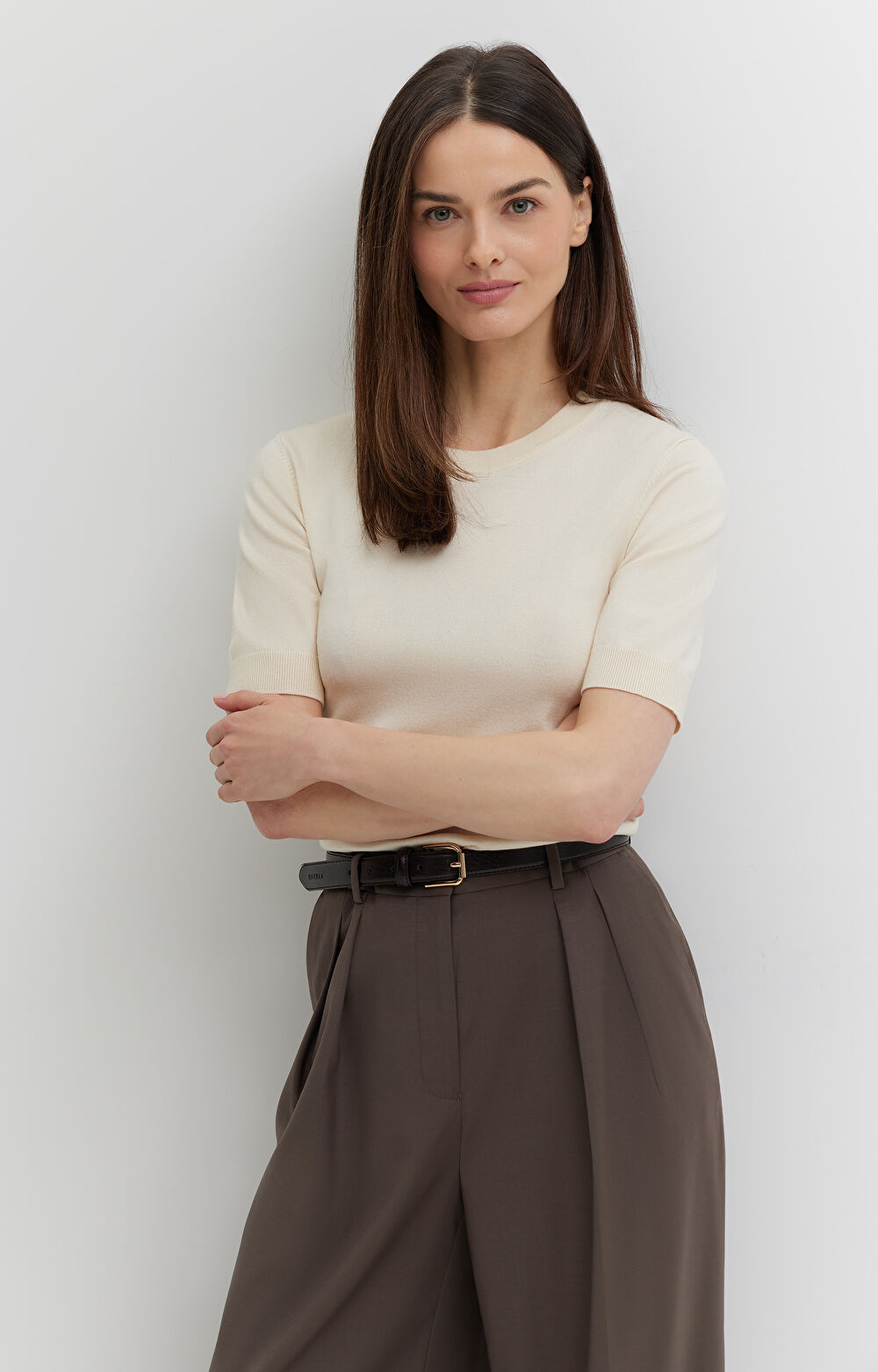 Gładki sweter z krótkim rękawem - 6