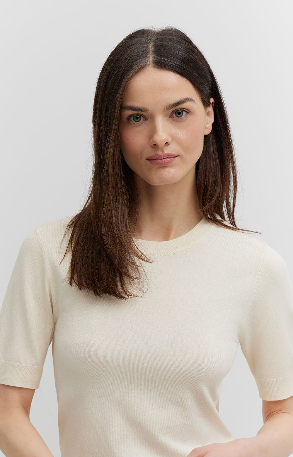 Gładki sweter z krótkim rękawem - 5