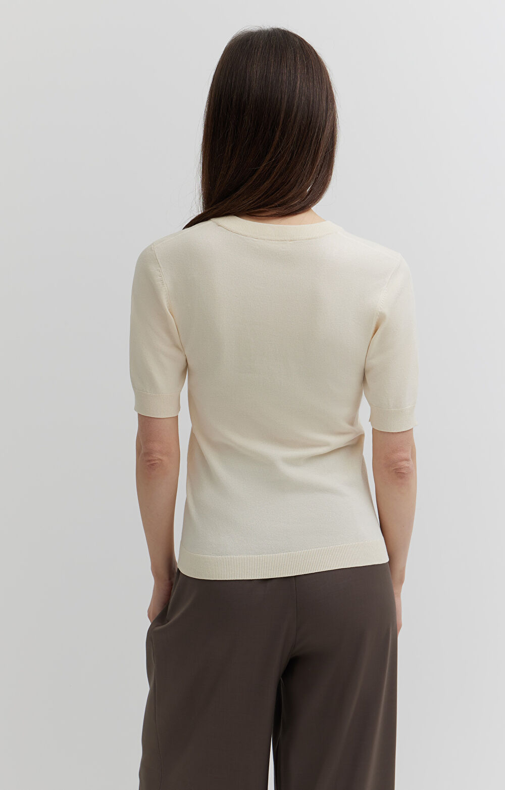 Gładki sweter z krótkim rękawem - 4