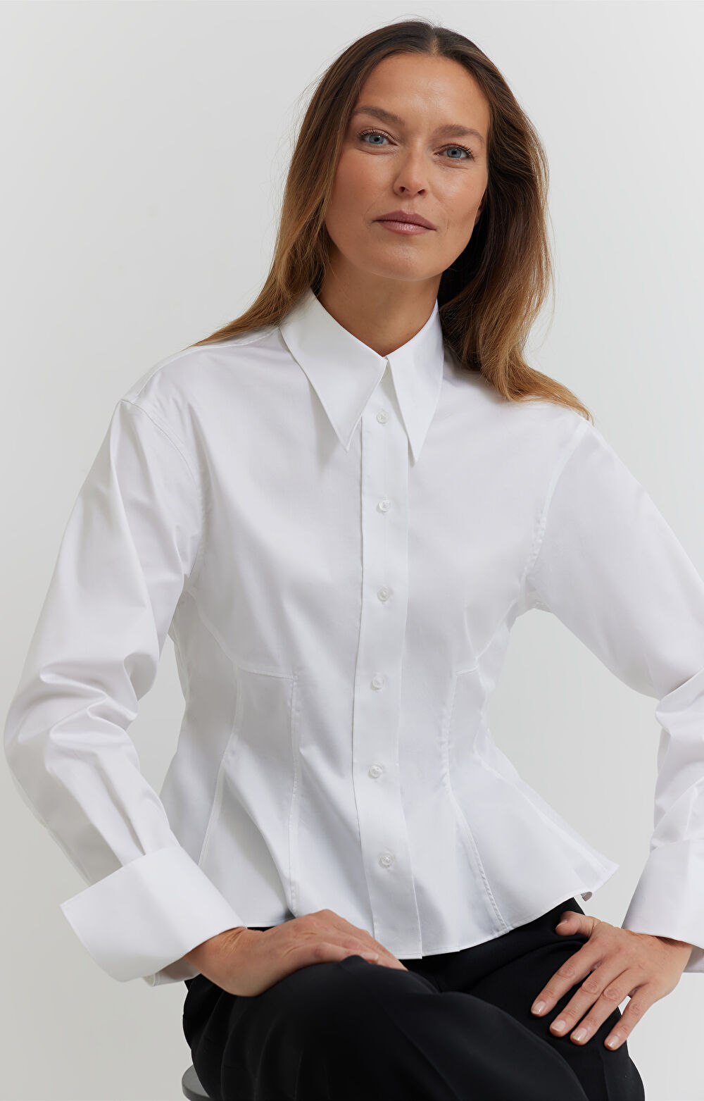Gładka koszula z dużym kołnierzem