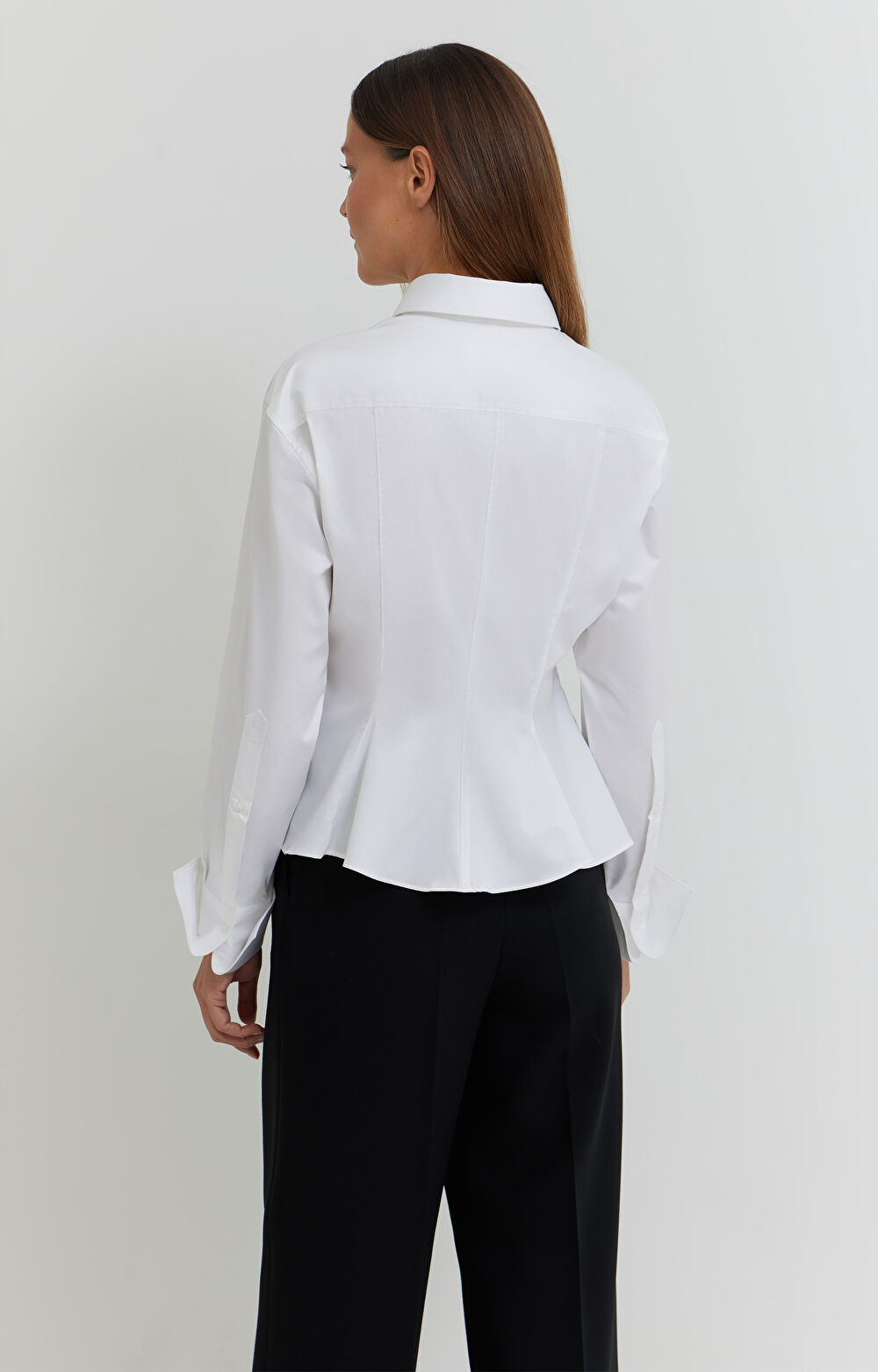 Gładka koszula z dużym kołnierzem - 8