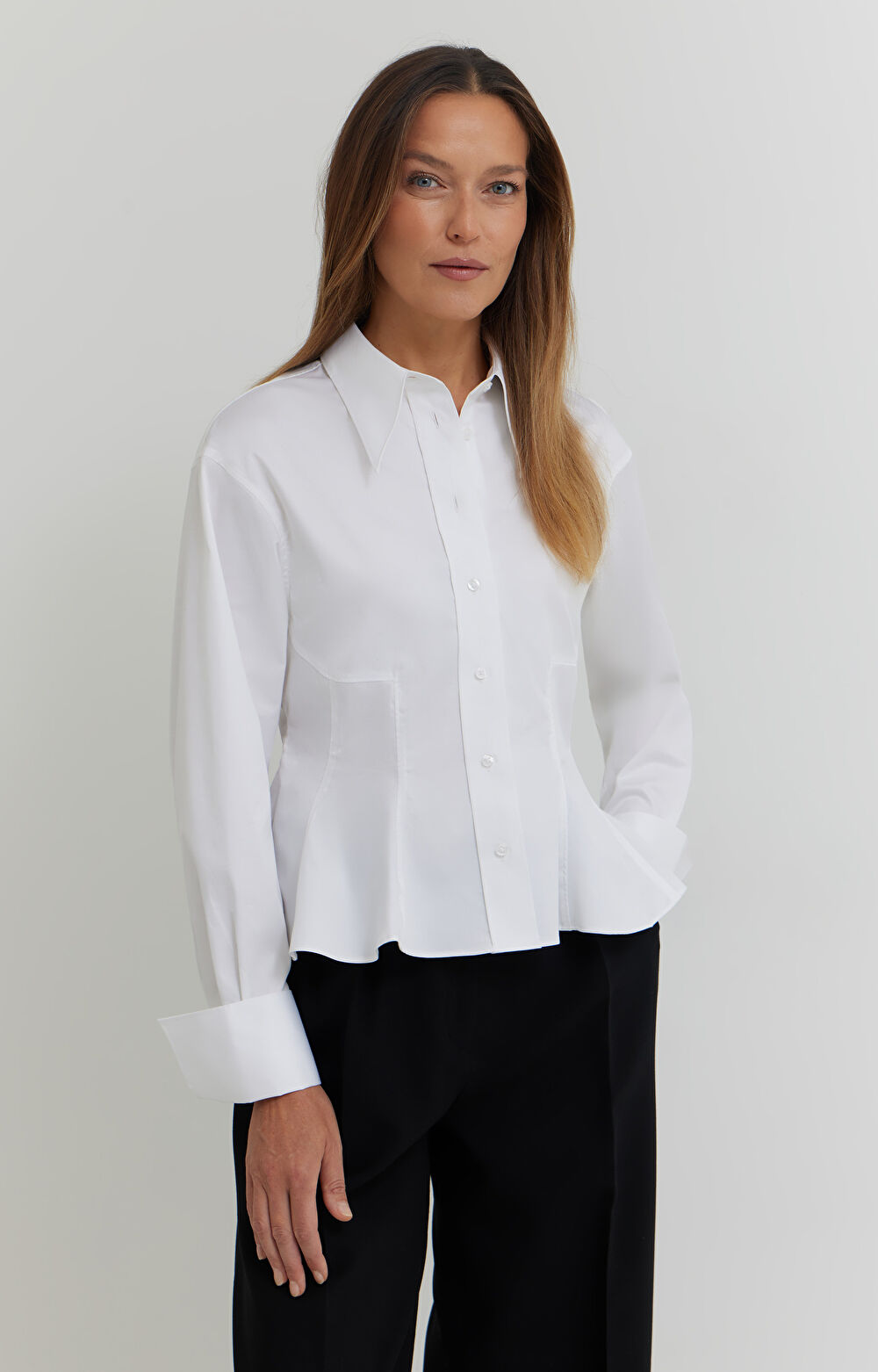 Gładka koszula z dużym kołnierzem - 3