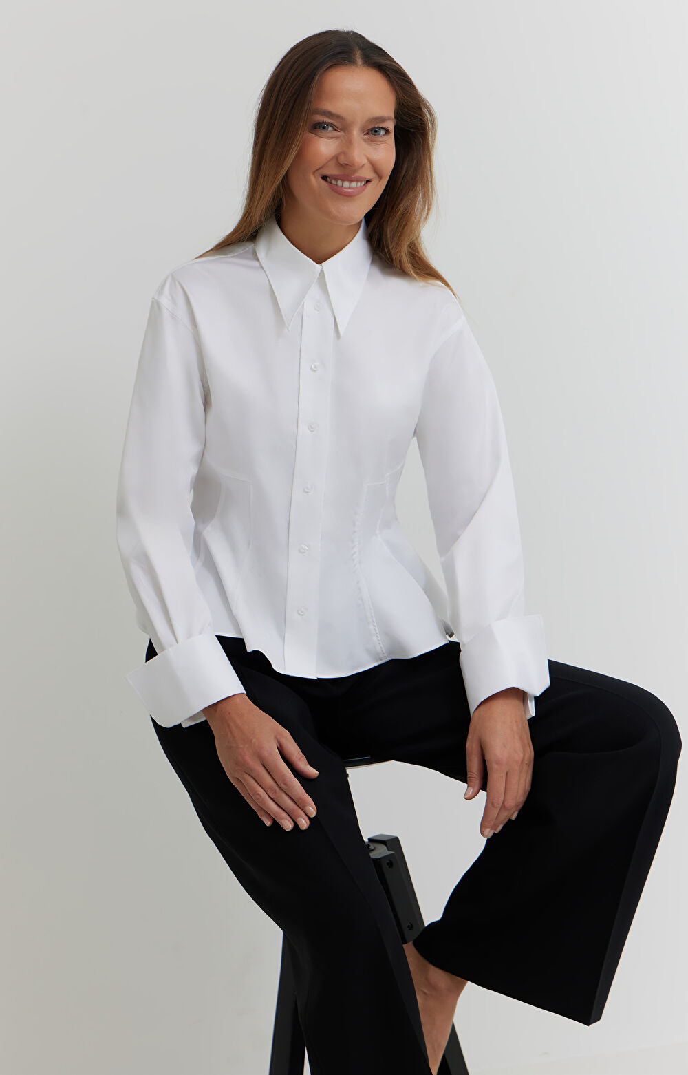 Gładka koszula z dużym kołnierzem - 6