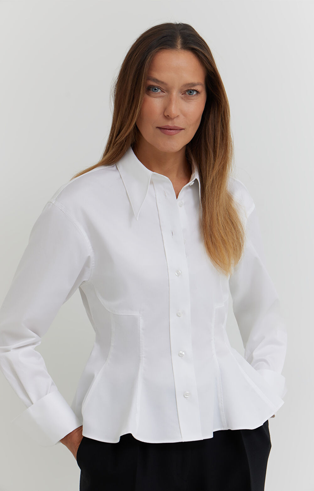 Gładka koszula z dużym kołnierzem - 5