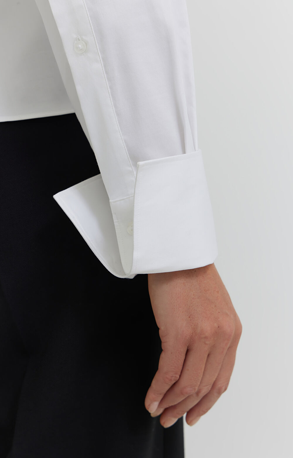 Gładka koszula z dużym kołnierzem - 4