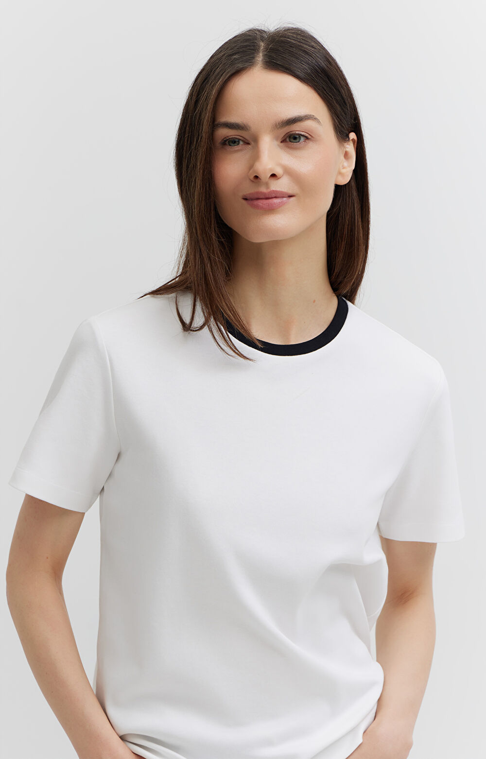 T-shirt z bawełny organicznej z kontrastem - 5