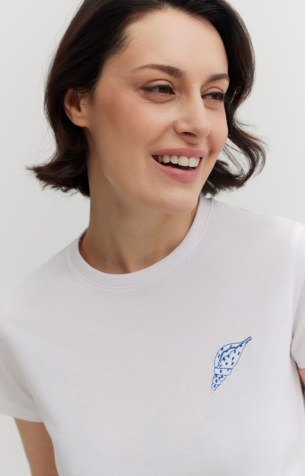 T-shirt z merceryzowanej z haftem - 6