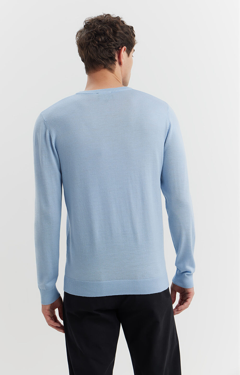 Sweter v-neck z wełny merino