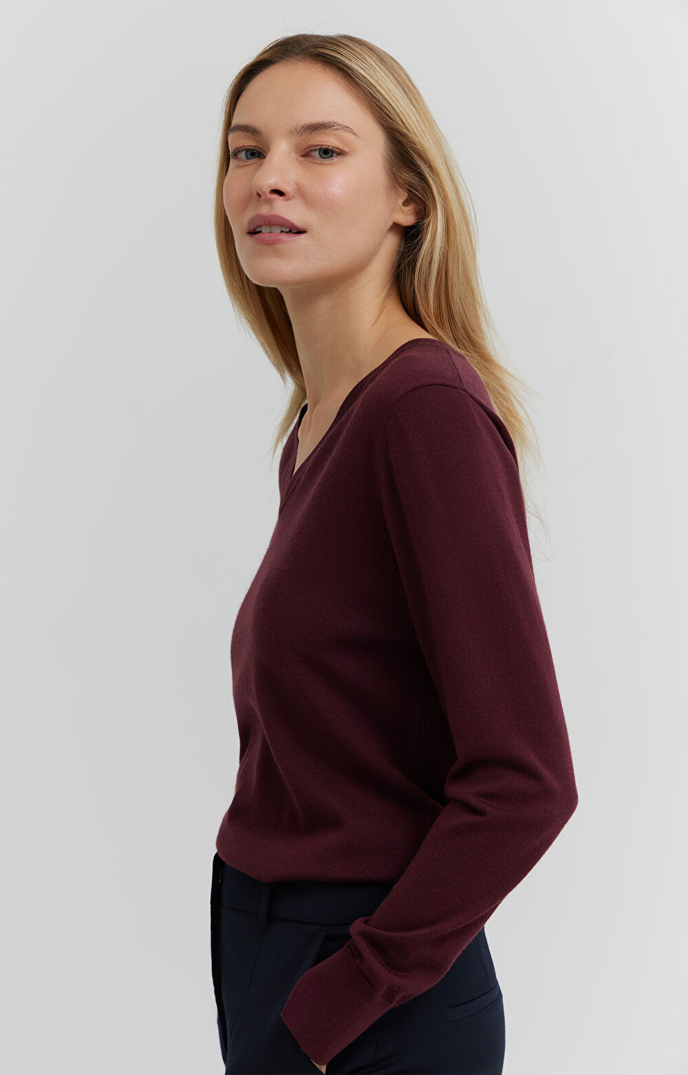 Sweter v-neck z wełny merino - 6