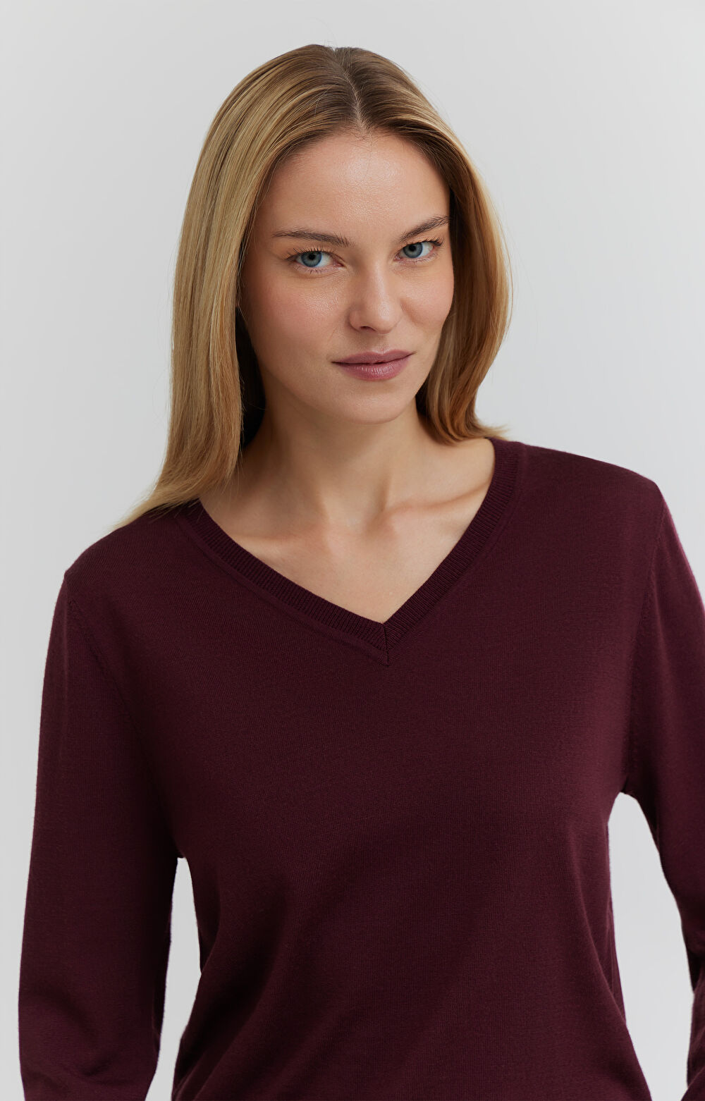 Sweter v-neck z wełny merino - 5