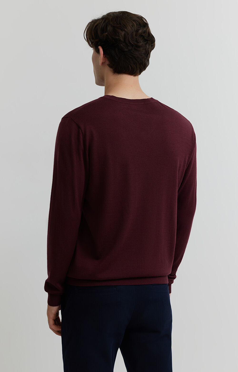 Sweter v-neck z wełny merino - 4