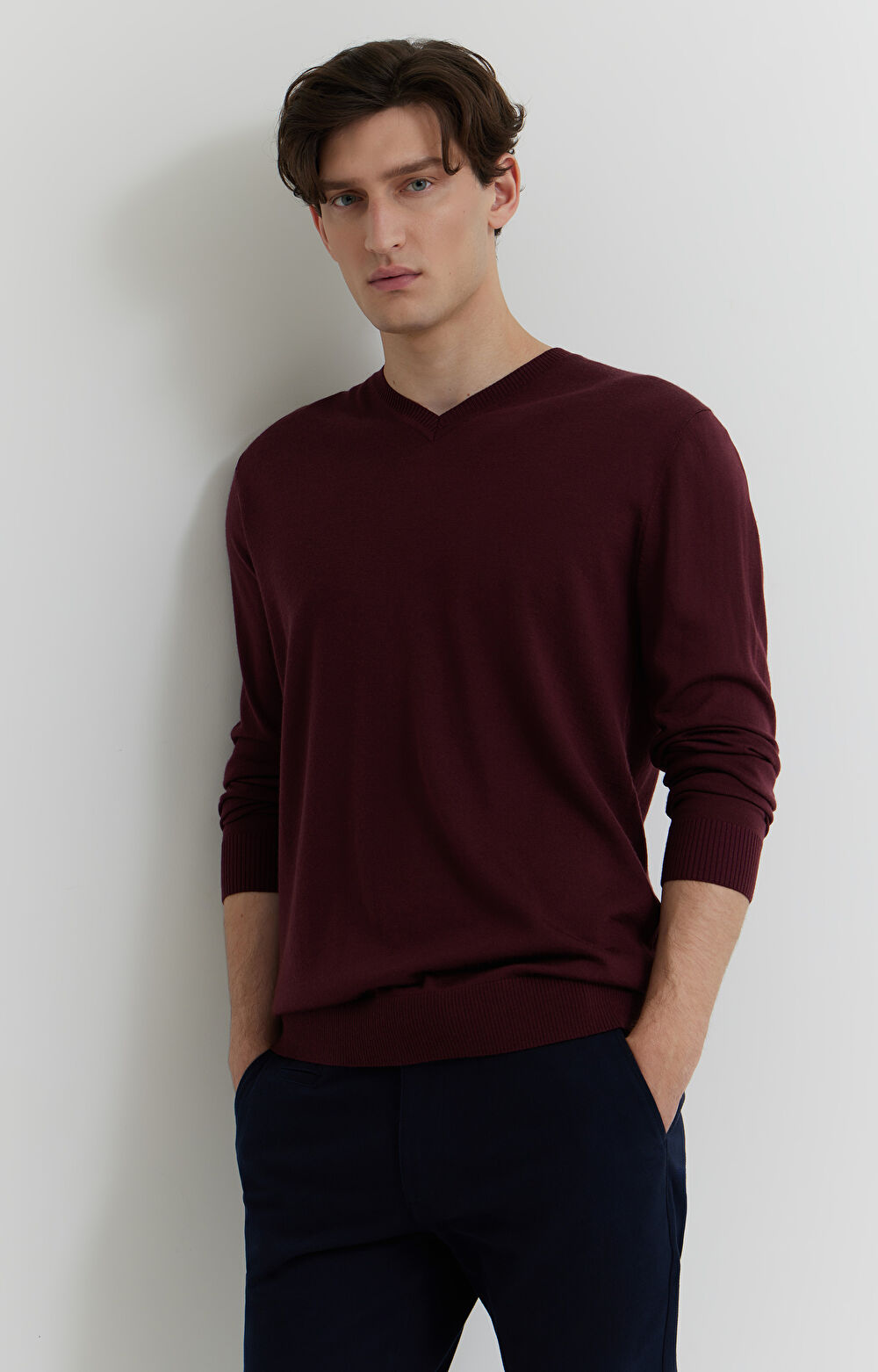 Sweter v-neck z wełny merino - 6