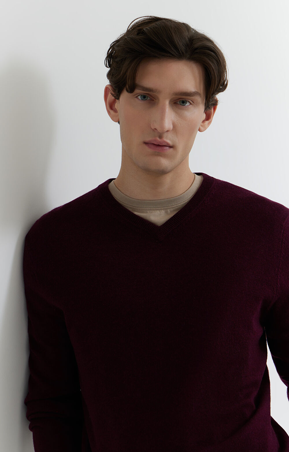 Sweter v-neck z melanżowej wełny merino