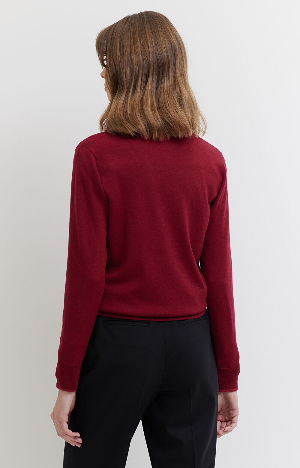 Sweter v-neck z merceryzowanej wełny merino - 4