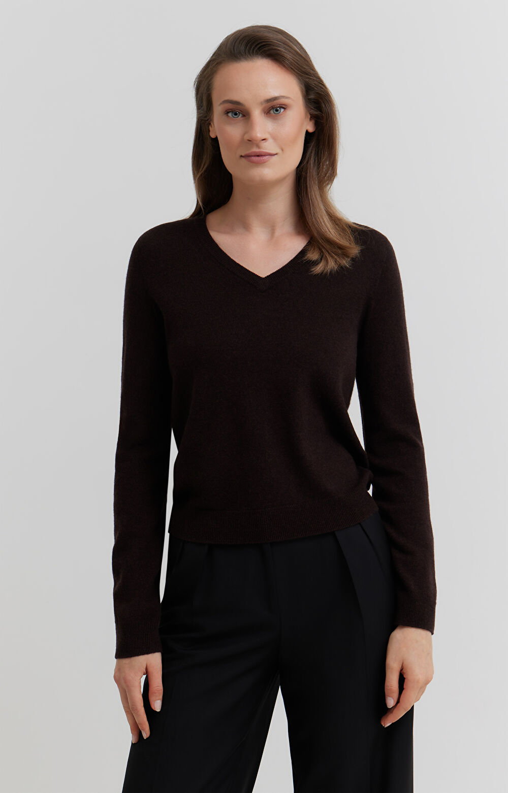 Sweter v-neck z melanżowej wełny merino - 2