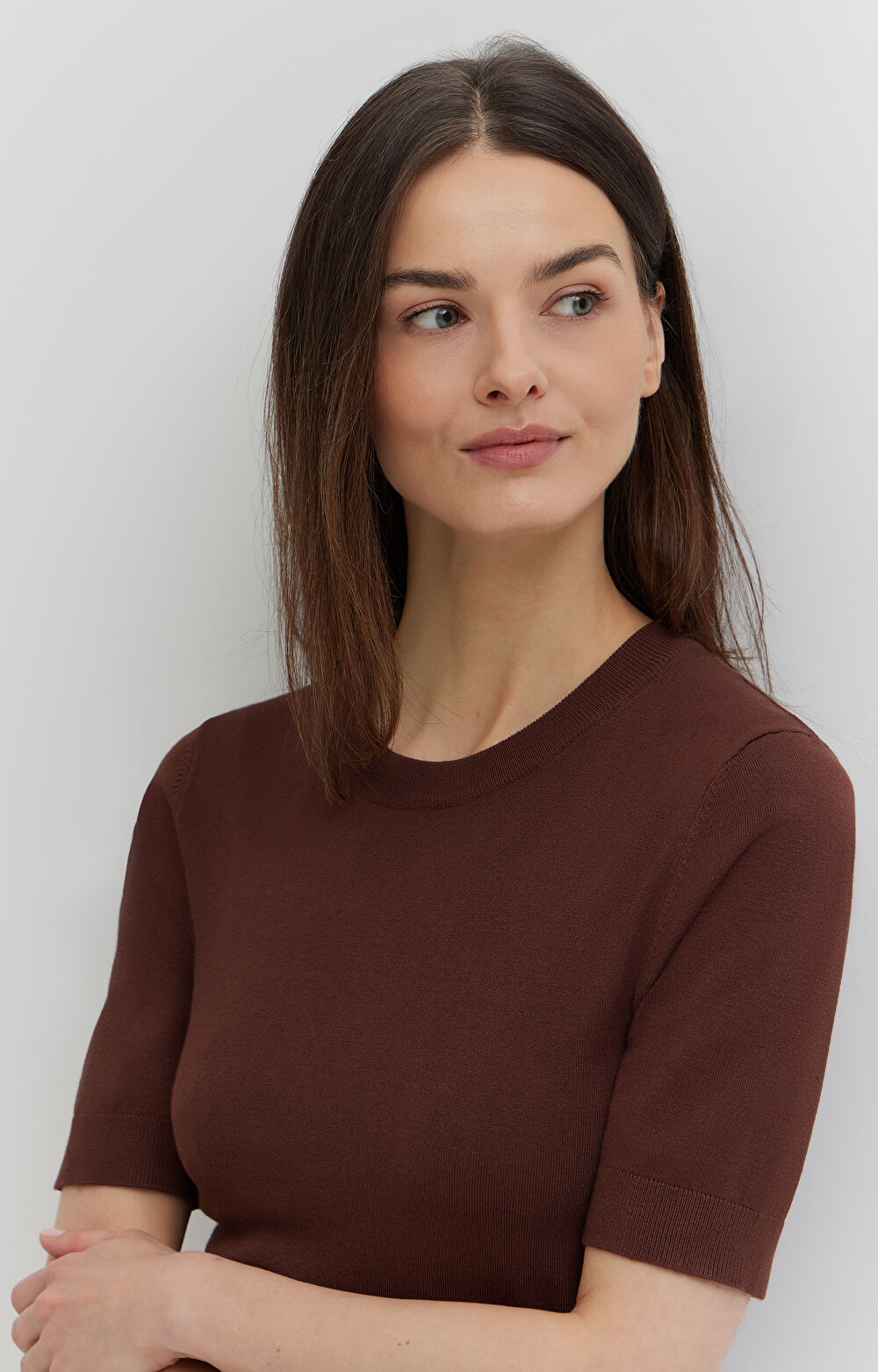 Gładki sweter z krótkim rękawem - 5