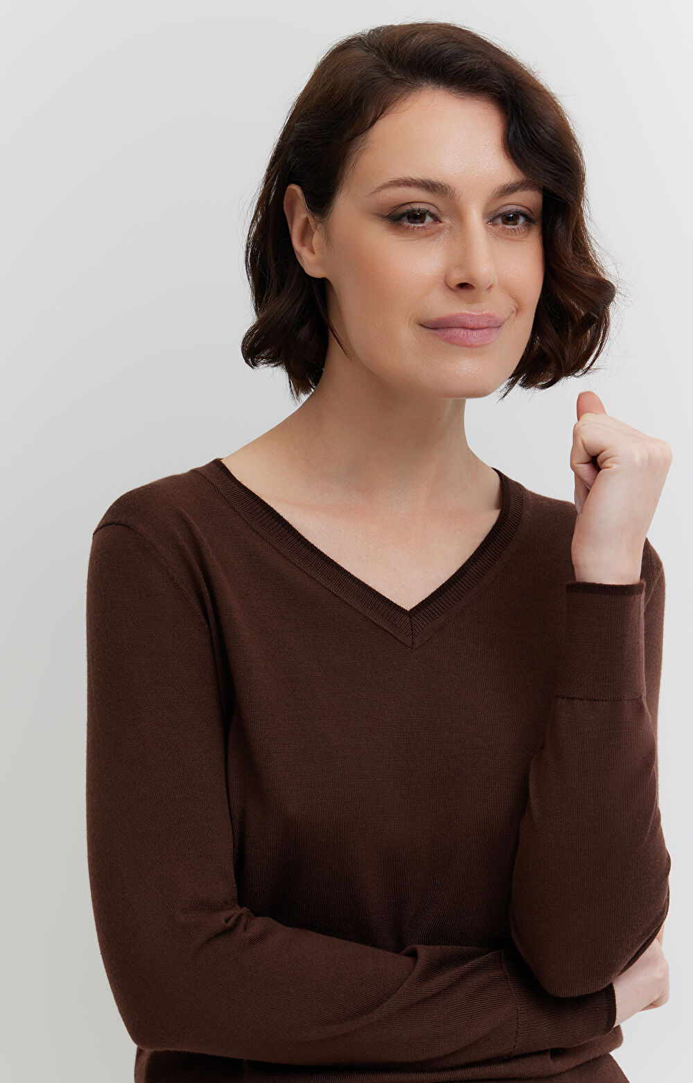 Sweter v-neck z merceryzowanej wełny merino - 4