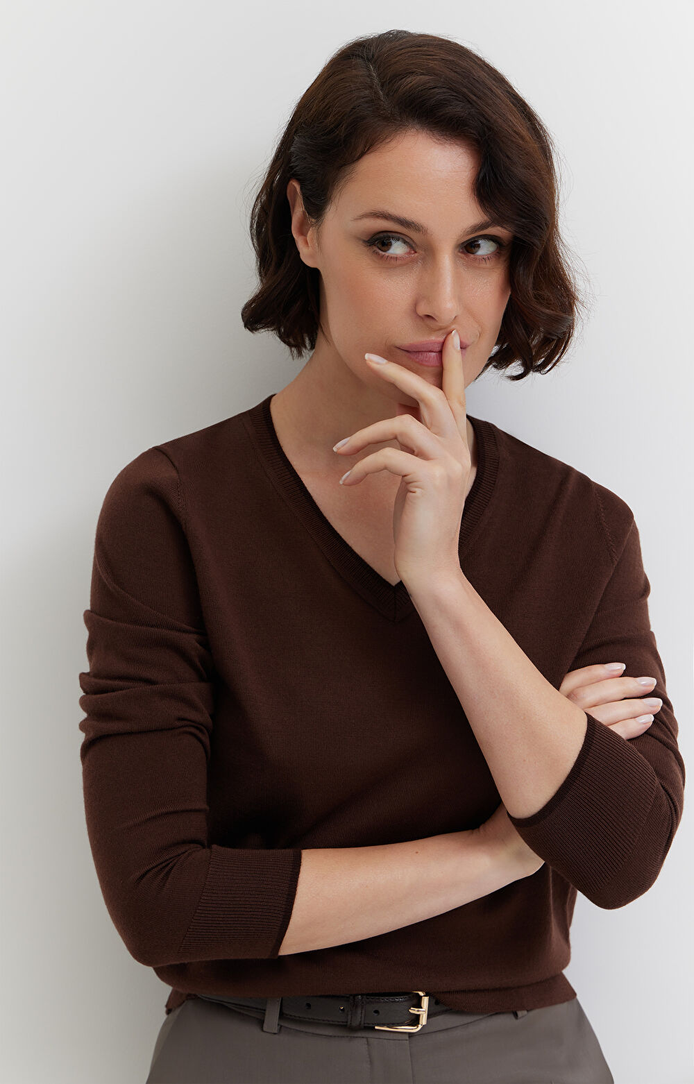 Sweter v-neck z merceryzowanej wełny merino - 6