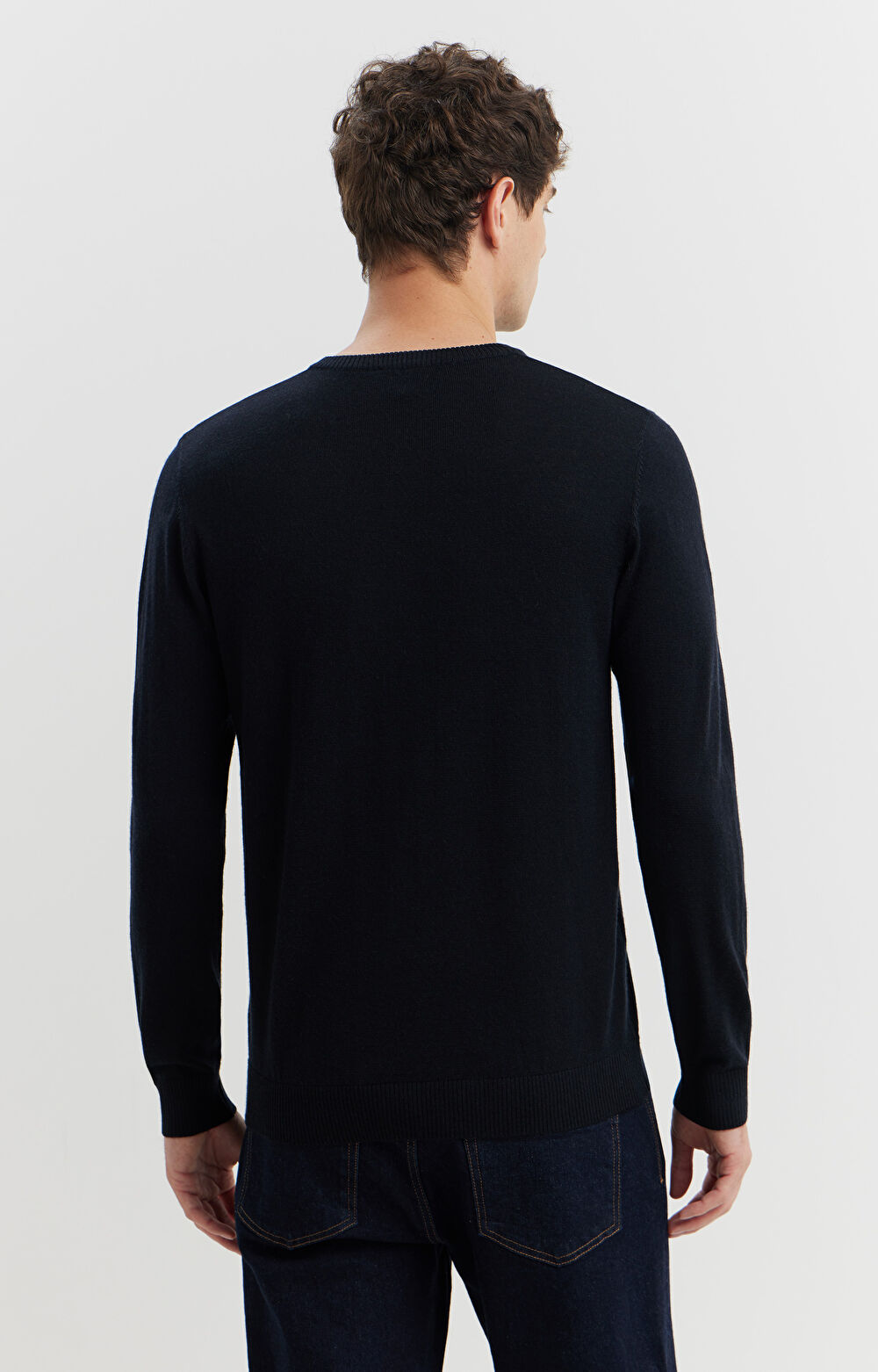 Sweter v-neck z wełny merino