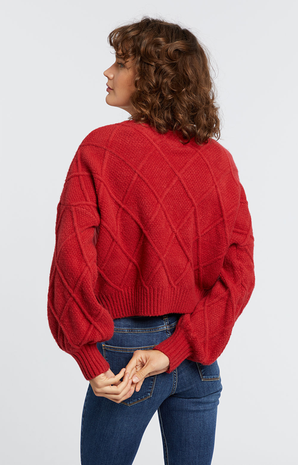 Sweter z geometrycznym splotem