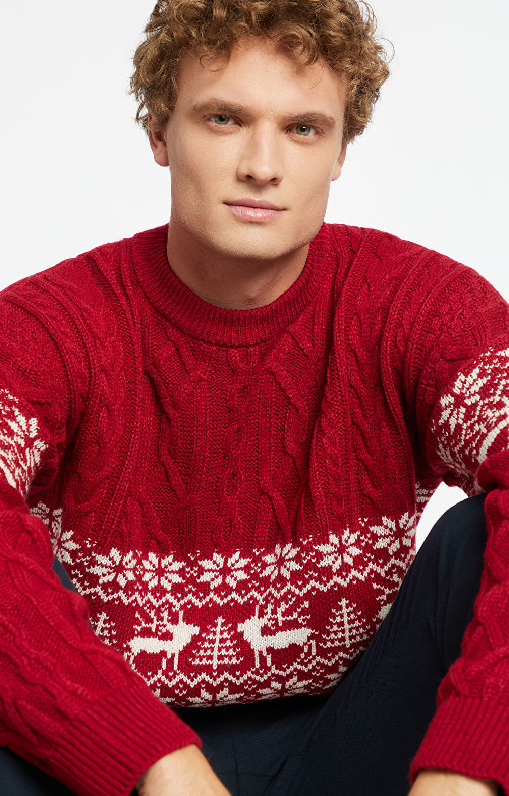 Sweter w świąteczny wzór
