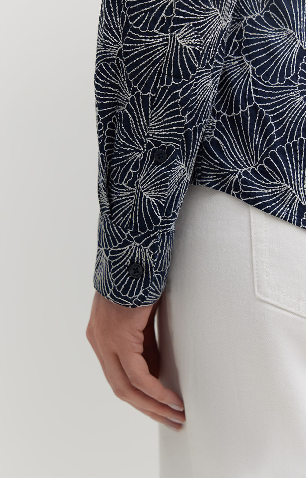 Koszula z haftem - 5