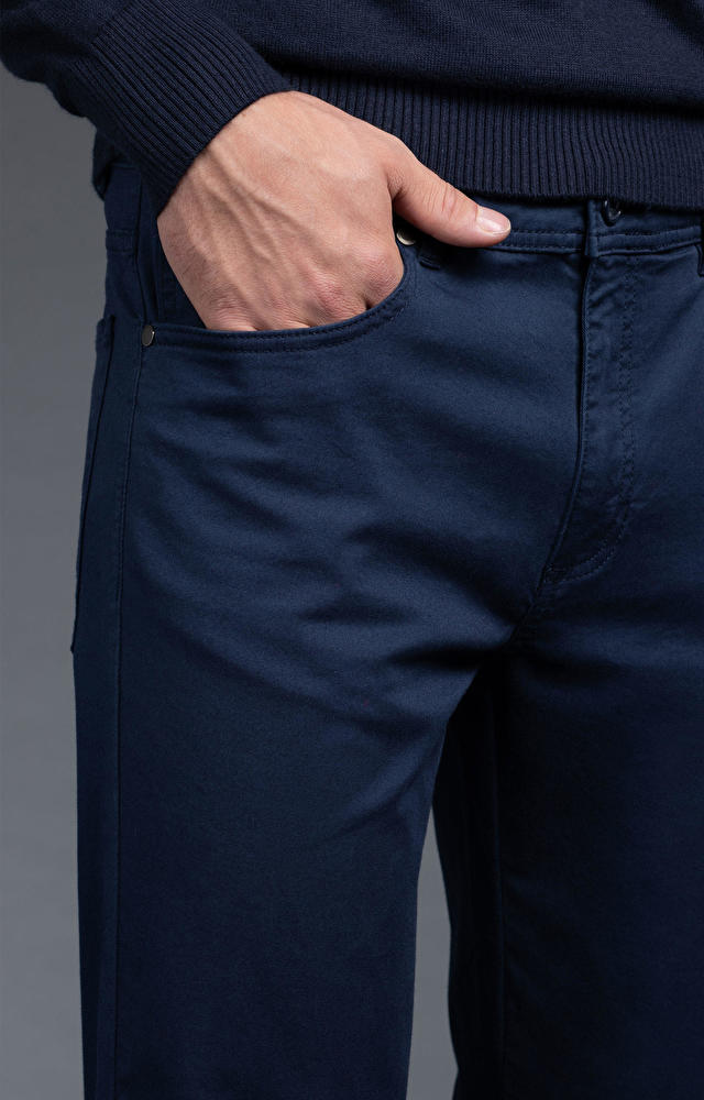 Granatowe spodnie