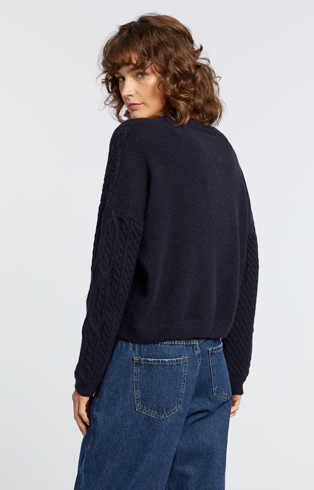 Sweter z warkoczowym splotem