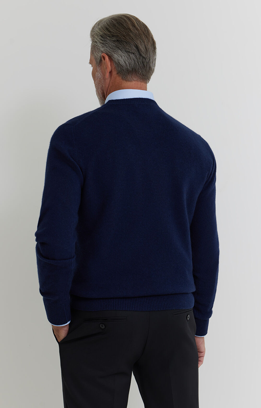 Wełniany sweter v-neck z kaszmirem - 4