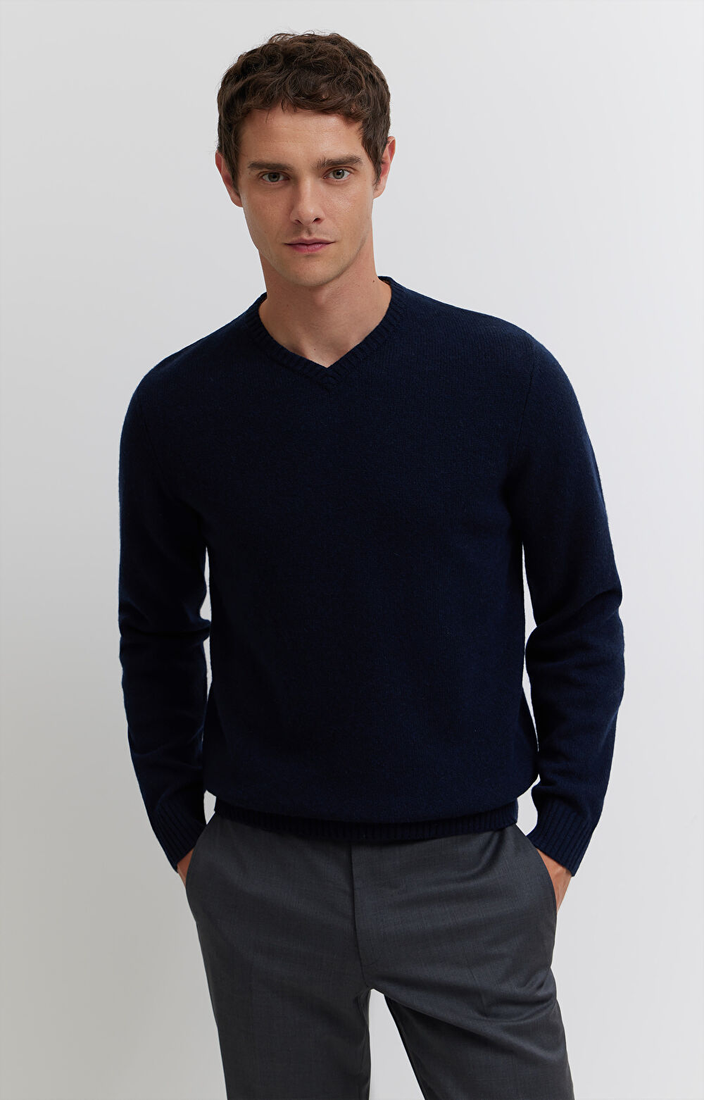 Melanżowy sweter v-neck z wełny - 5
