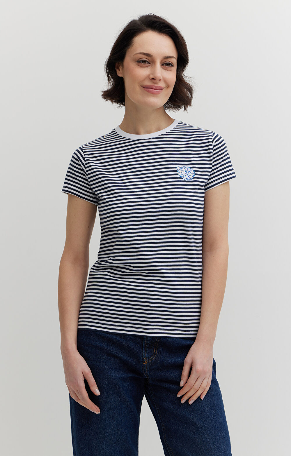 T-shirt w paski z merceryzowanej z haftem - 4