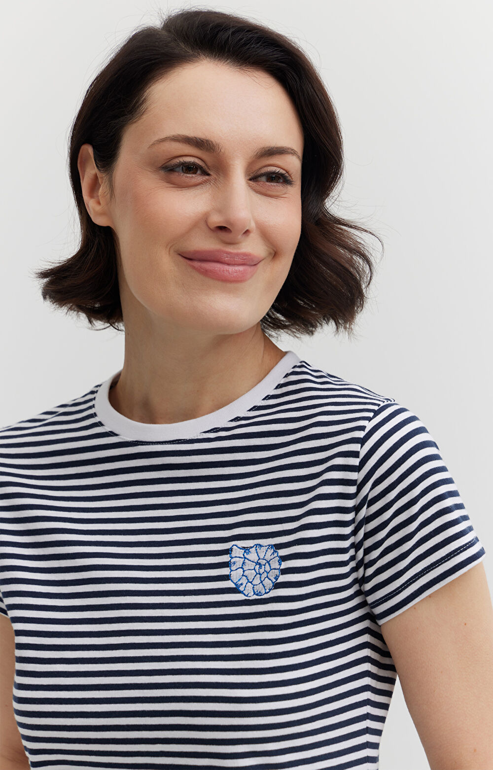 T-shirt w paski z merceryzowanej z haftem - 5