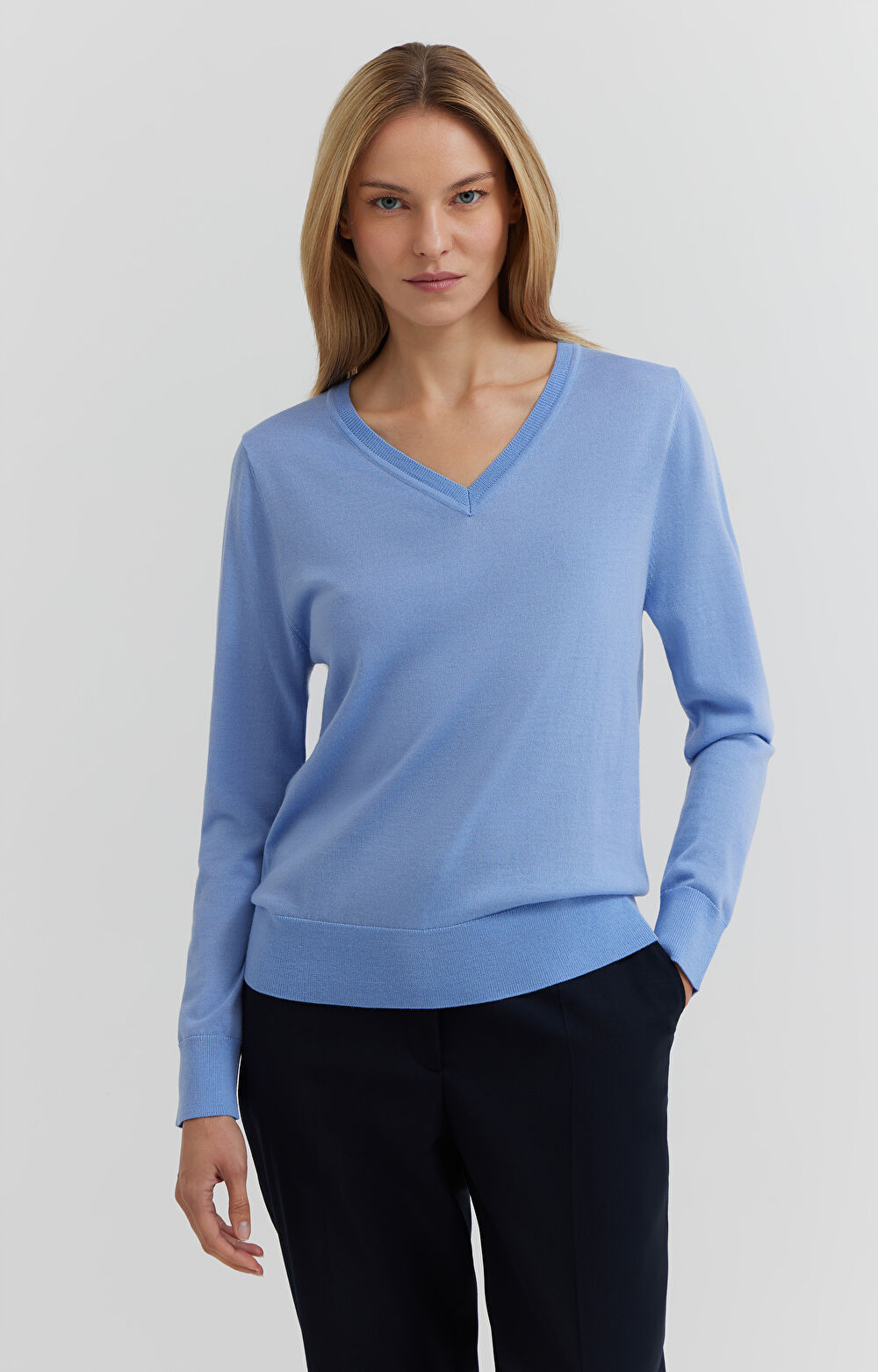 Sweter v-neck z wełny merino - 3