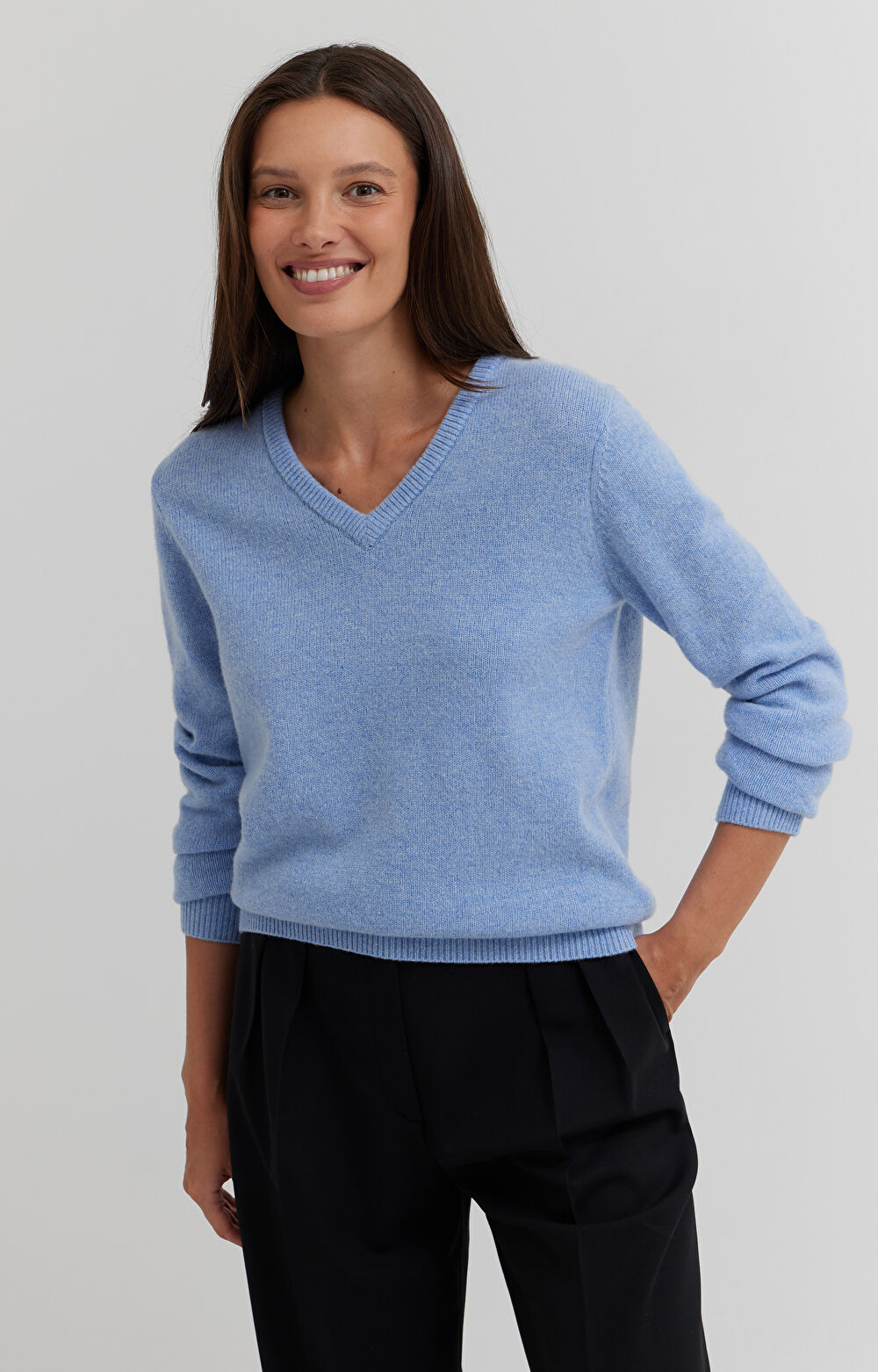 Melanżowy sweter v-neck z wełny - 2