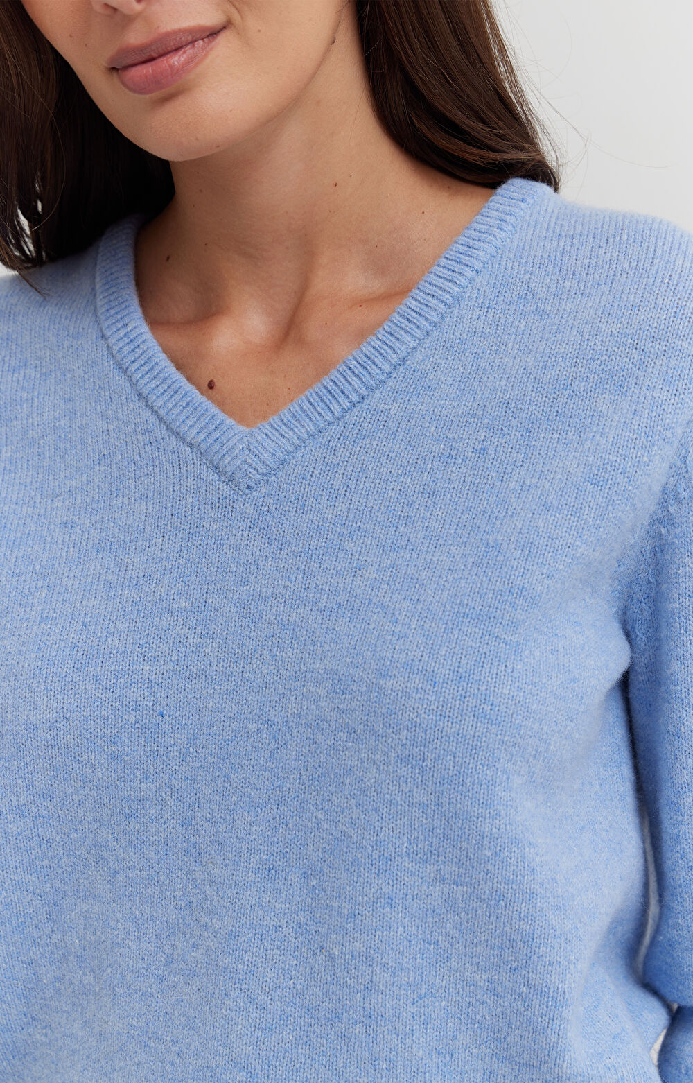 Melanżowy sweter v-neck z wełny - 4
