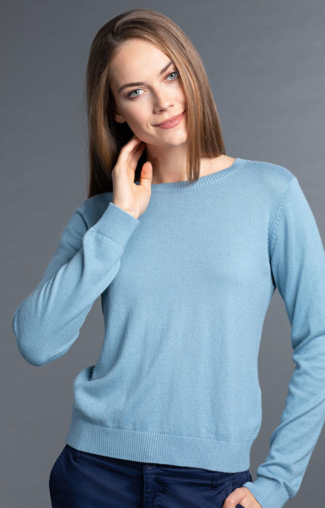 Niebieski sweter damski