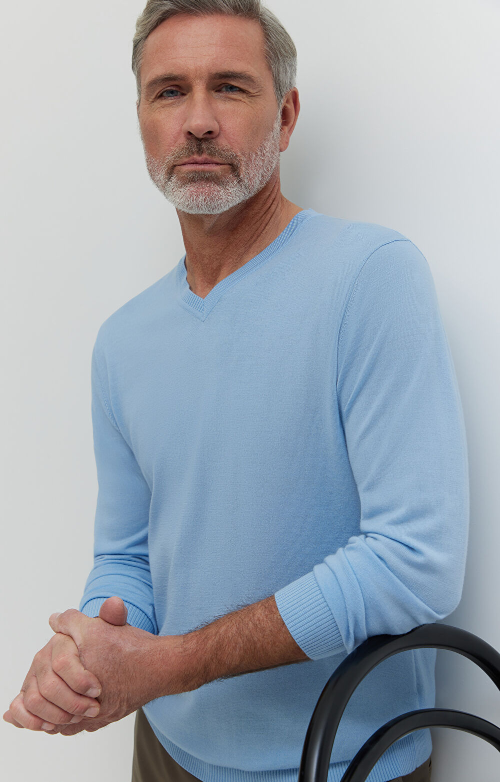 Sweter v-neck z wełny merino - 7