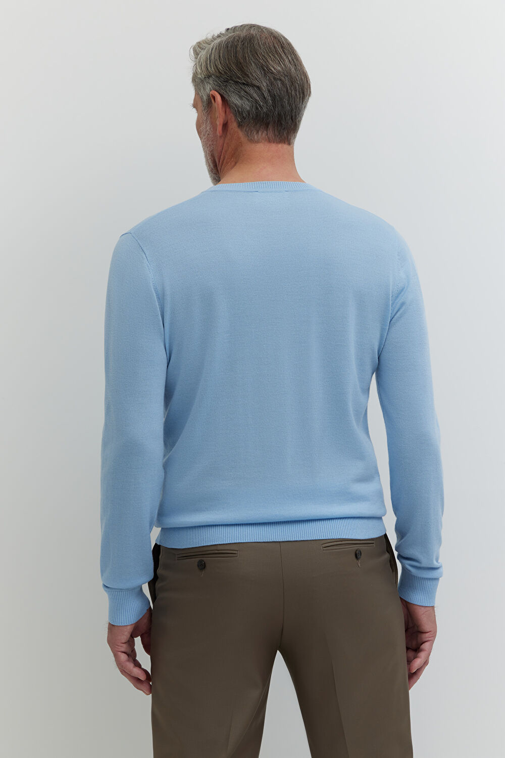 Sweter v-neck z wełny merino - 4