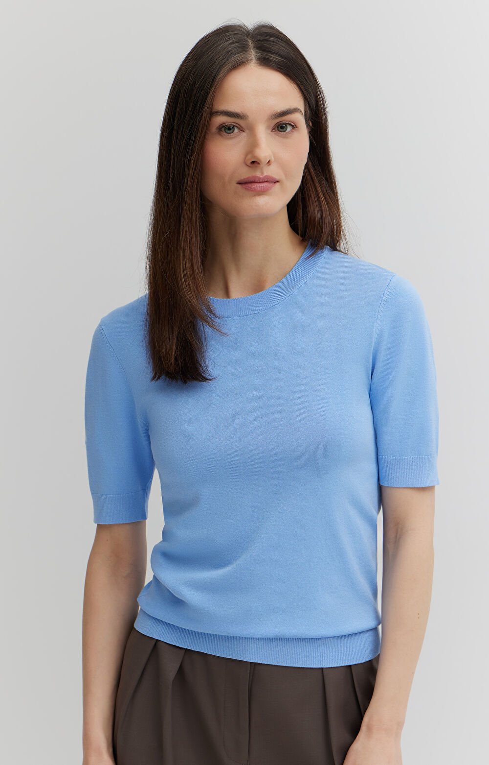 Gładki sweter z krótkim rękawem - 3