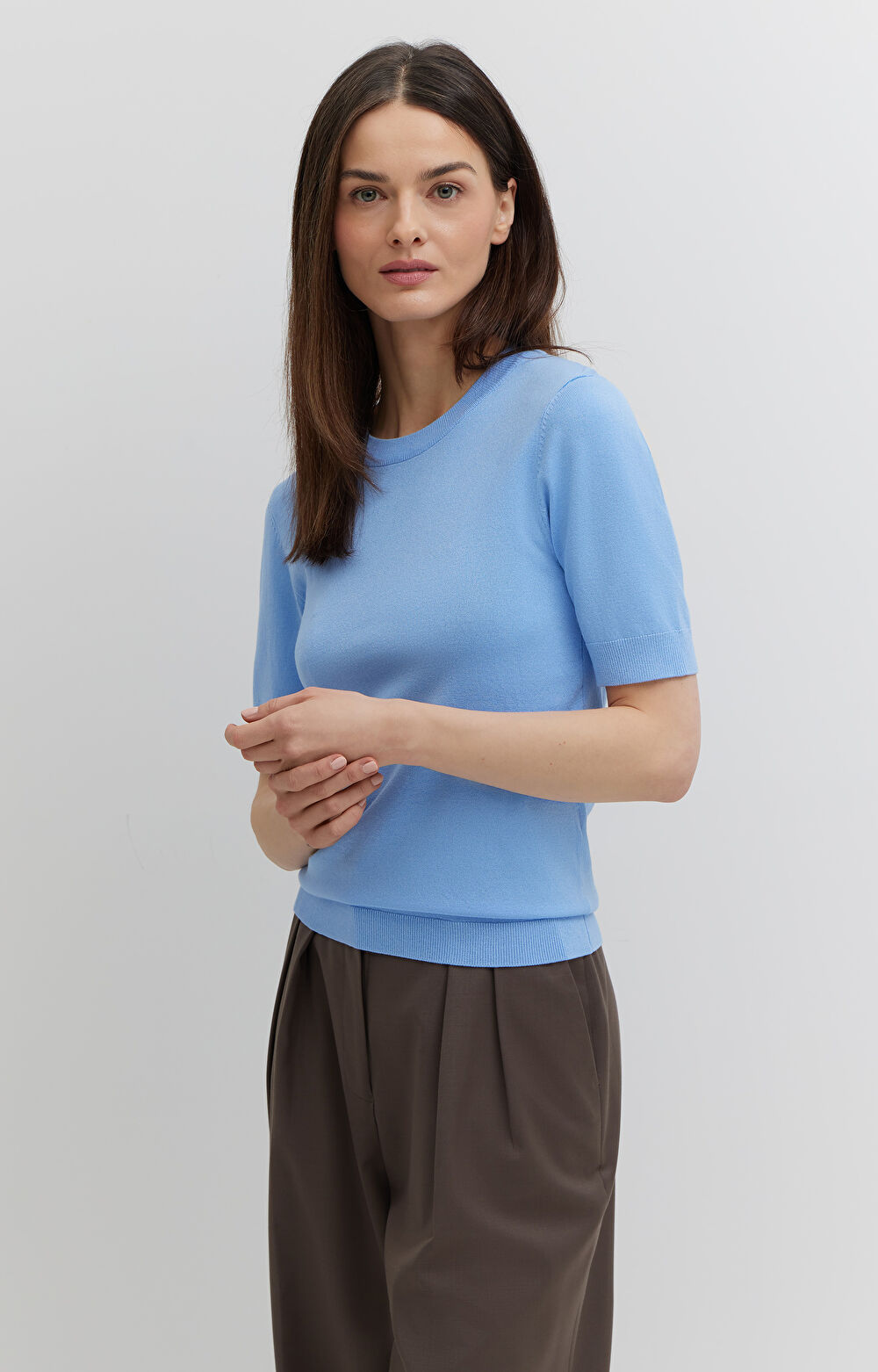 Gładki sweter z krótkim rękawem - 6