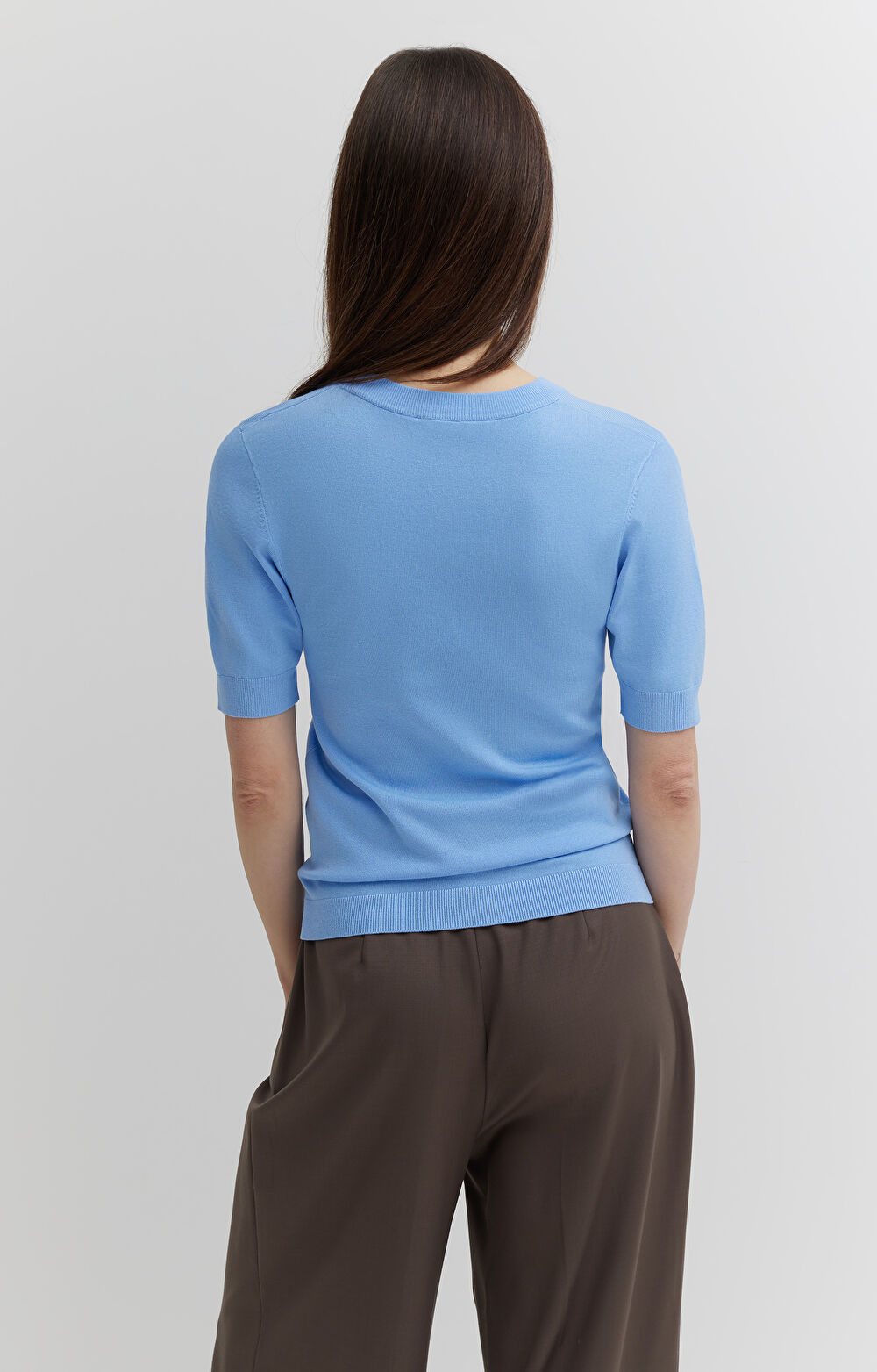 Gładki sweter z krótkim rękawem - 4